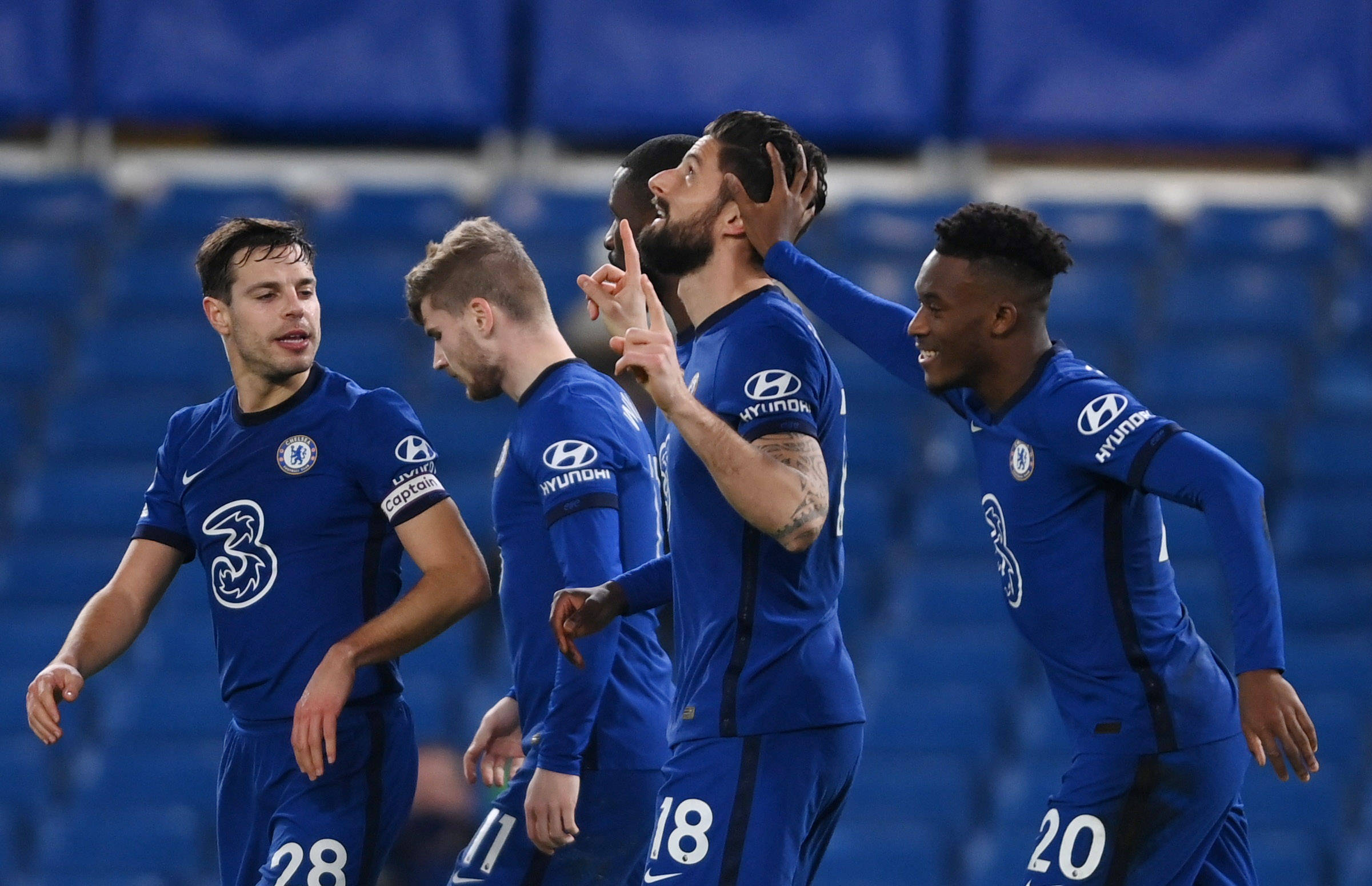 足球欧洲杯训练场出现意外，球员脚踝受伤