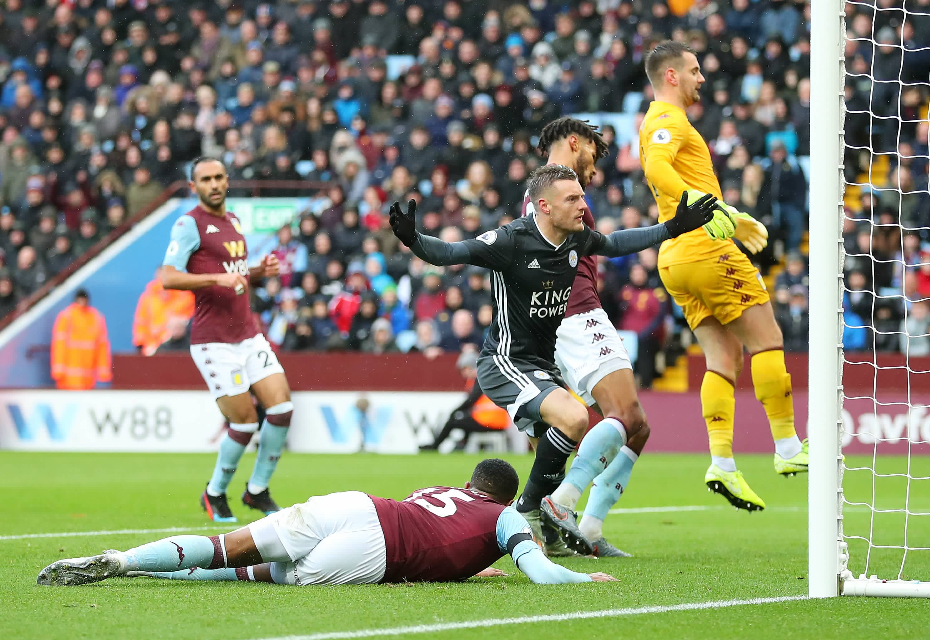 体育山东高速男篮：内外双线齐发威 斗志昂扬取连胜